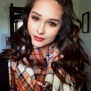 Meet your Posher, Sarai